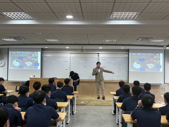 專44期學生身心調適與壓力因應認知邀請邀請新光醫院精神科田心喬醫師蒞臨進行專題演講圖片